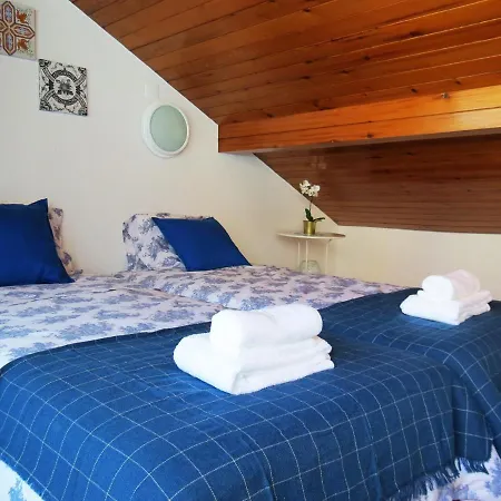 Hostal White House *
