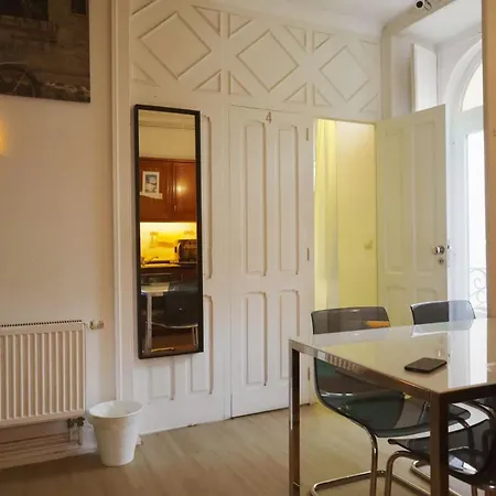 White House Hostal