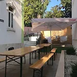 White House Albergue