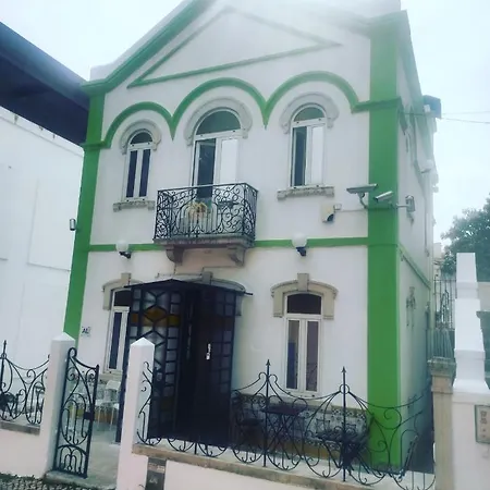 Hostal White House