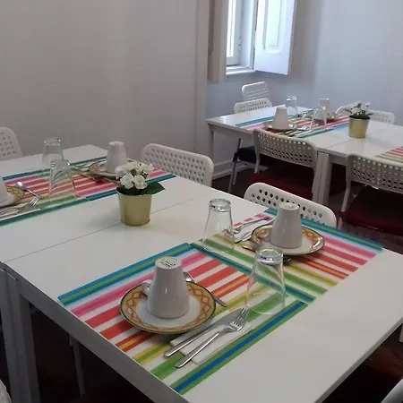 Hostal White House *