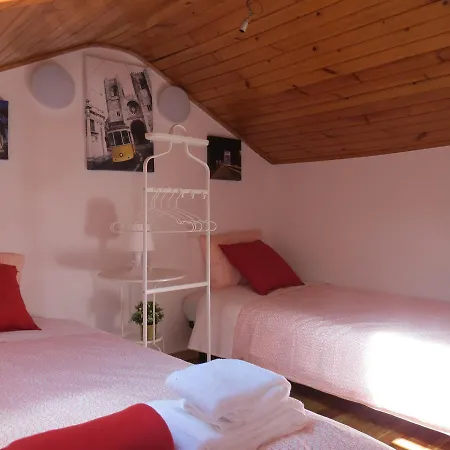 White House Hostal *