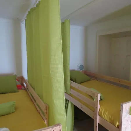 Hostal White House *