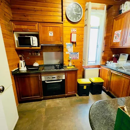 White House Hostal