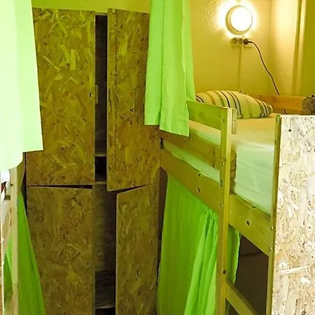 White House Hostel *