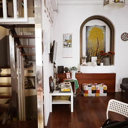 White House Hostal