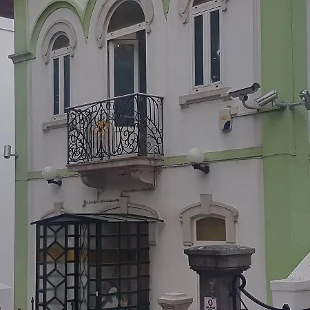 Hostal White House *
