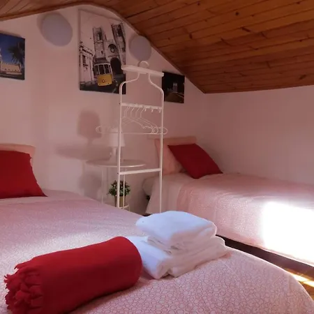 Hostal White House *