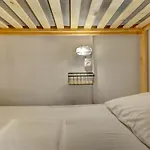 Hostel White House *